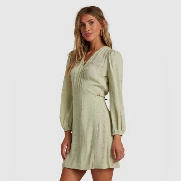 Billabong Green Ditsy Floral Lotta Love Gauzy Wrap Dress Boho Beachy - Picture 1 of 11